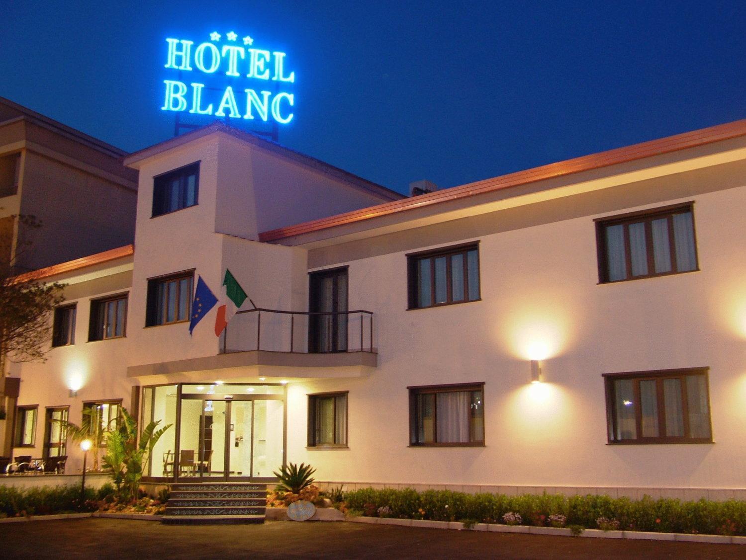 Hotel Blanc Casoria Exterior photo